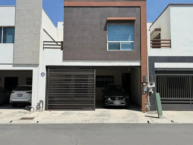 Casa en Venta en Cumbres Puerta Hierro
