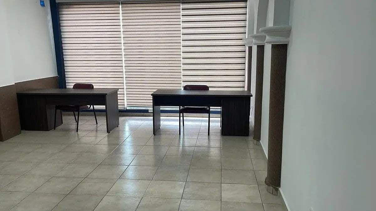 Renta de Oficina en Av. Leones, Cumbres Segundo Sector, Excelente Ubicación — foto 1